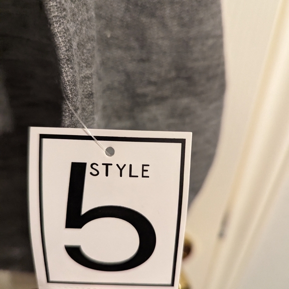 3/$15🧡 Style B Women's Sweat Shirt Top - Picture 2 of 6